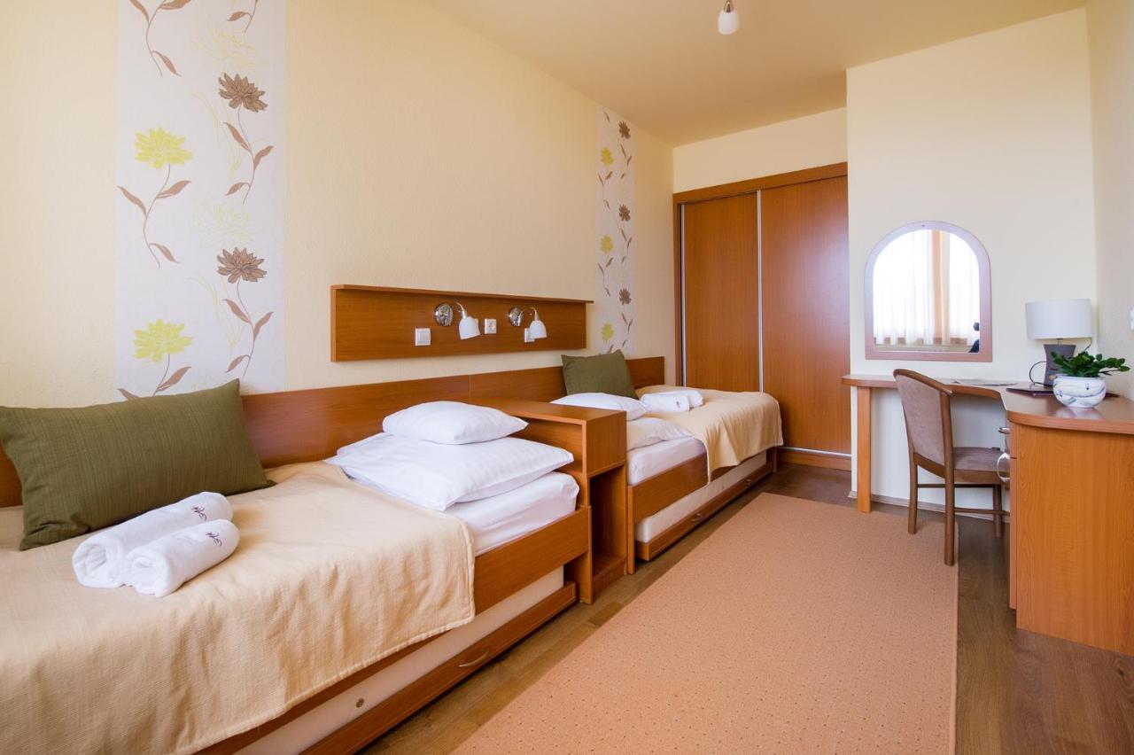 Apartman Hotel Bük Eksteriør billede