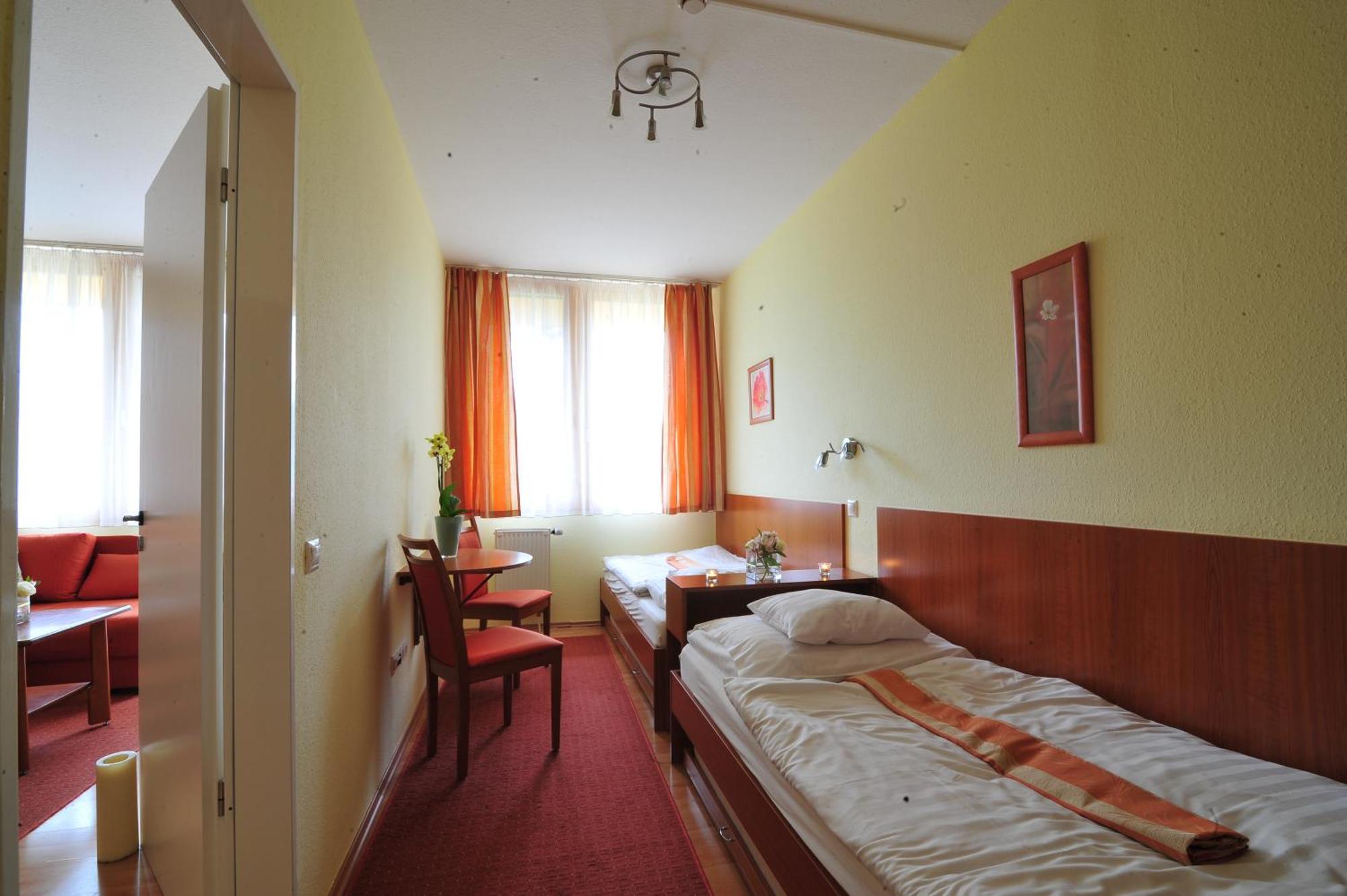 Apartman Hotel Bük Værelse billede
