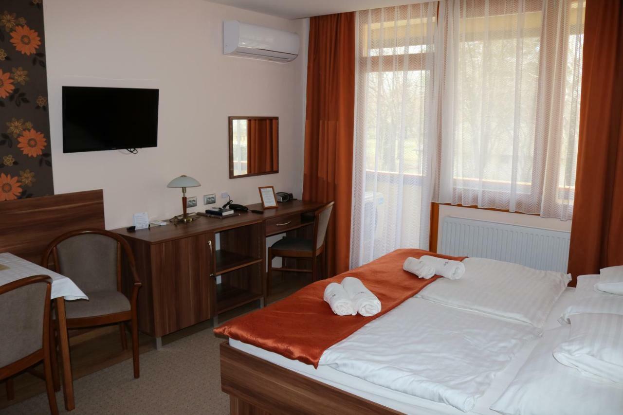 Apartman Hotel Bük Eksteriør billede