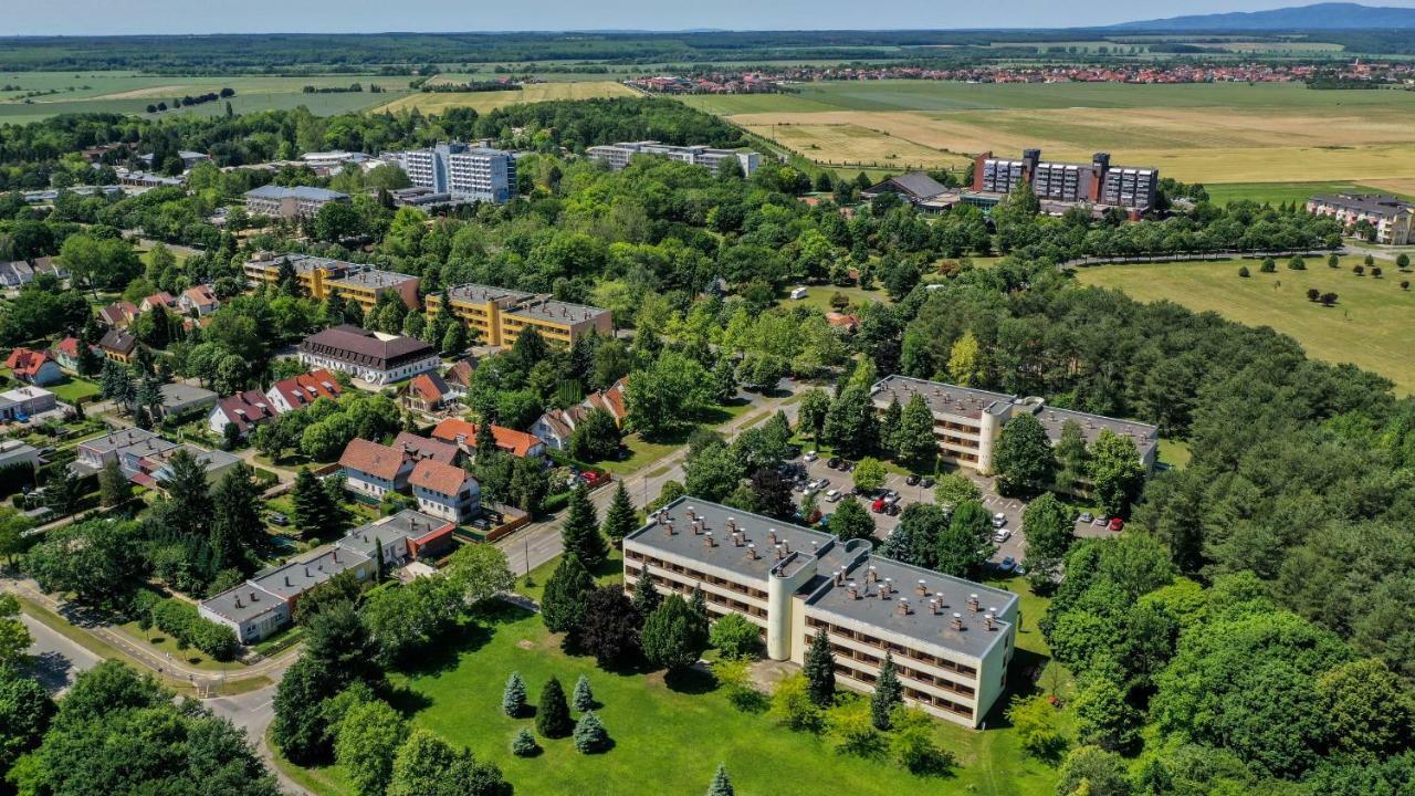 Apartman Hotel Bük Eksteriør billede